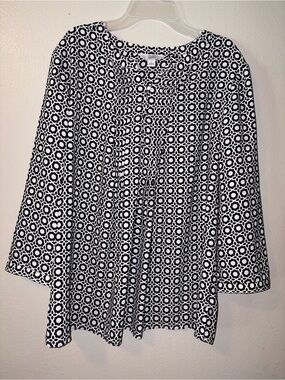 Black & White Geometric Button-Front Blouse